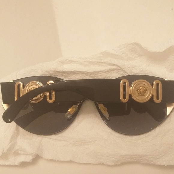 VERSACE MEDUSA SUNGLASSES 😎 - Picture 7 of 12